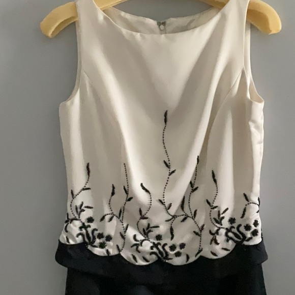 Beautiful, classic and elegant evening gown - Picture 3 of 8